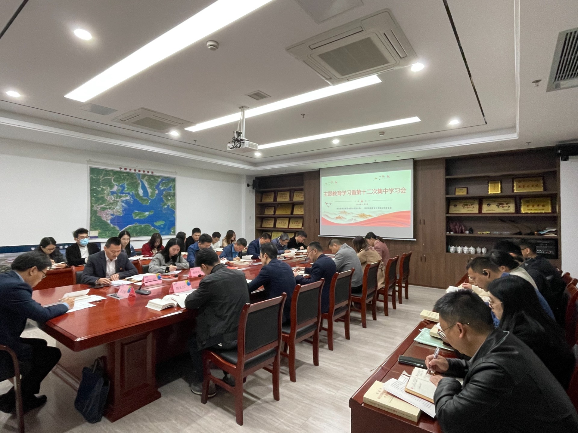 市ag亚娱物流集团党支部 市ag亚娱勘察设计公司党支部联合召开主题教育学习会,叶岚清摄2.jpg
