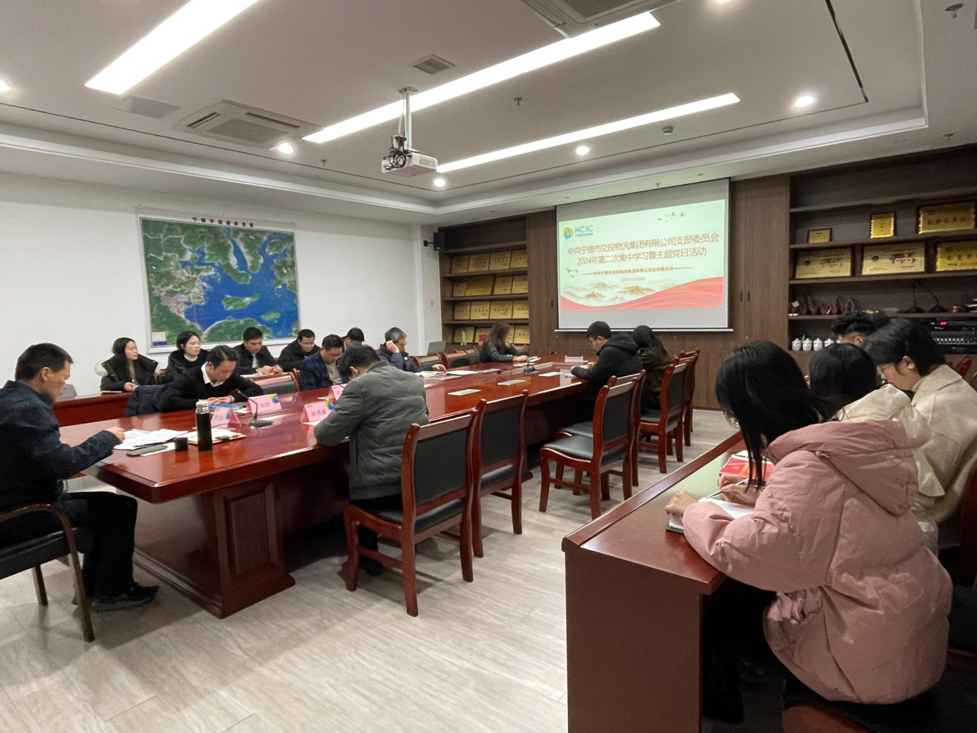 2024-2-28市ag亚娱物流集团党支部召开2024年第二次集中学习会暨主题党日活动，，，，，叶岚清拍摄.jpg