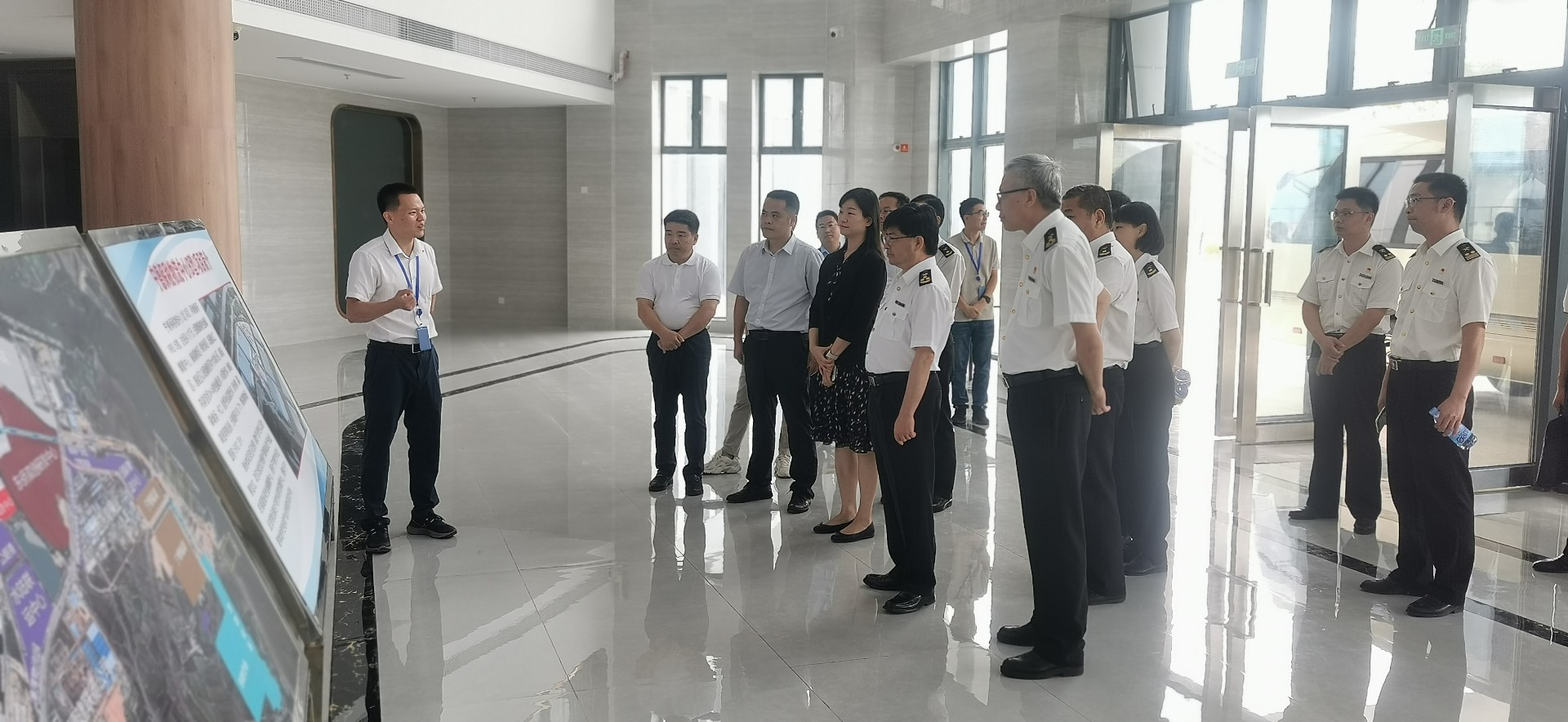 海关总署自贸司司长潘城一行莅临宁德国际物流中心项目调研，，，，，周桂芳拍摄1.jpg